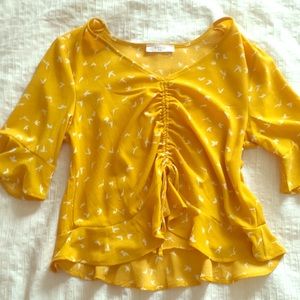 *NWOT* Adorable cropped bell sleeve top